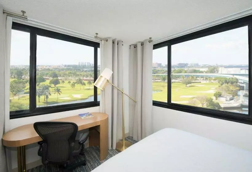 اتاق لوکس با تخت بزرگ, Sheraton Miami Airport Hotel And Executive Meeting Center
