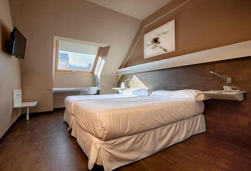 اتاق خانوادگی, Silken Monumental Naranco