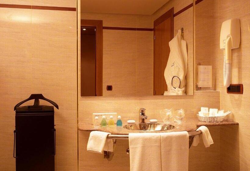 سوییت جونیور با بالکن, Silken Monumental Naranco