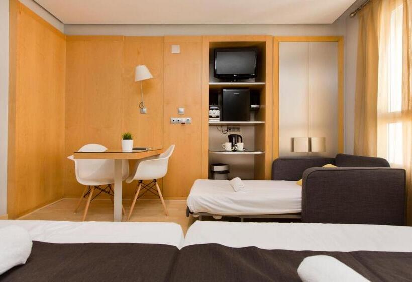 غرفة قياسية ثلاثية, You & Co. J. Botanico Boutique