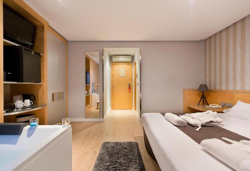 غرفة ديلوكس مزوَّدة بجاكوزي, You & Co. J. Botanico Boutique