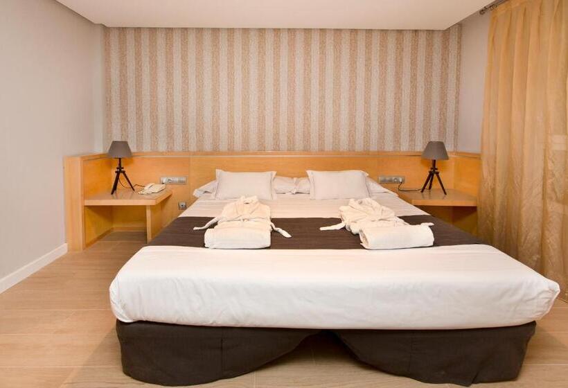 غرفة ديلوكس مزوَّدة بجاكوزي, You & Co. J. Botanico Boutique