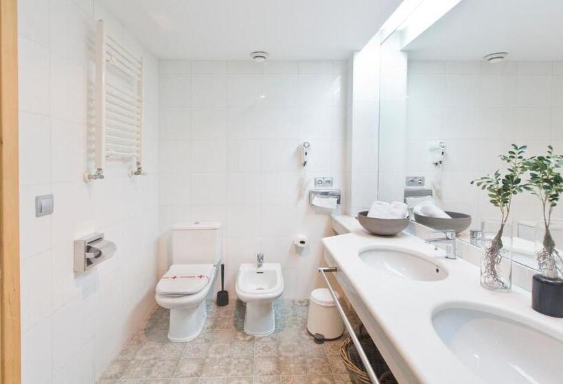 غرفة ديلوكس مزوَّدة بجاكوزي, You & Co. J. Botanico Boutique