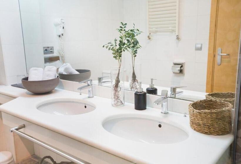 غرفة ديلوكس مزوَّدة بجاكوزي, You & Co. J. Botanico Boutique