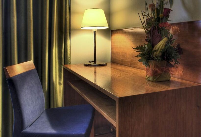 Habitación Triple Estándar, Zenit Diplomatic