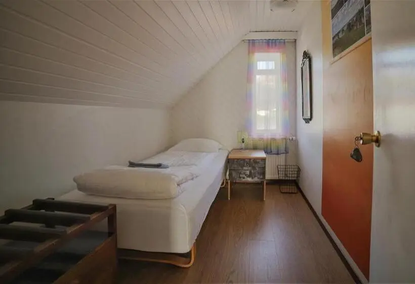 اتاق استاندارد یک تخته با سرویس بهداشتی مشترک, Húsavík Green Hostel