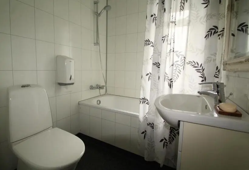 اتاق استاندارد یک تخته با سرویس بهداشتی مشترک, Húsavík Green Hostel