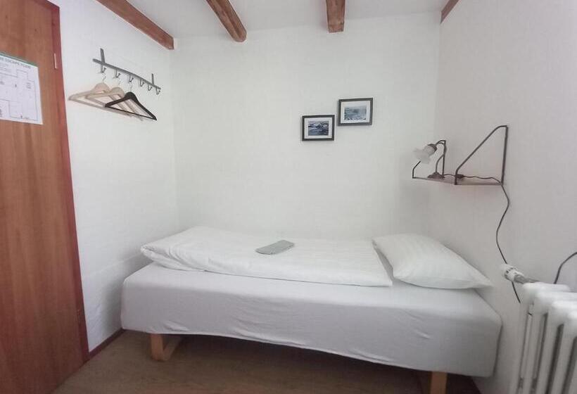 اتاق استاندارد یک تخته با سرویس بهداشتی مشترک, Húsavík Green Hostel
