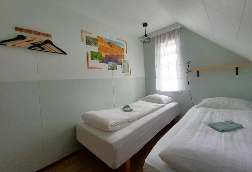 اتاق استاندارد با سرویس بهداشتی مشترک, Húsavík Green Hostel