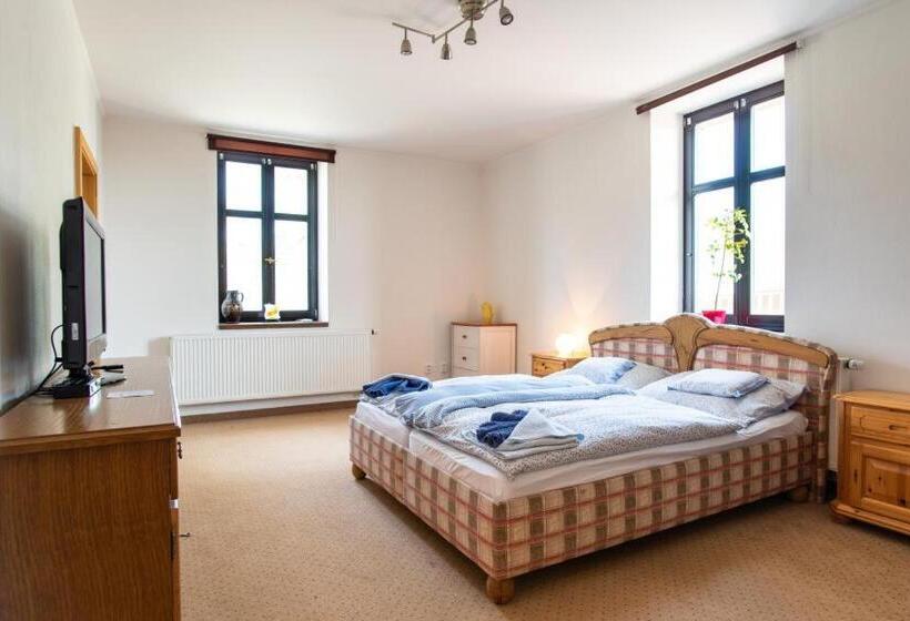 Четырехместный Номер Стандарт, Penzion Orlov