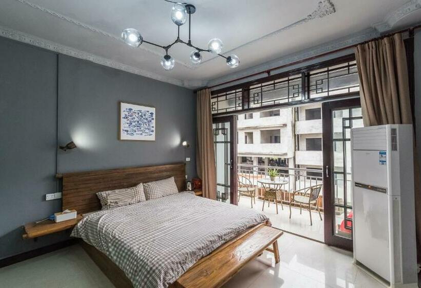 标准间带阳台, Hi Grey Hostel Xingping