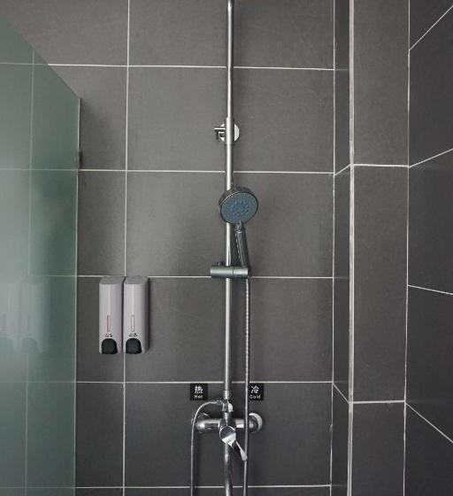 标准间带阳台, Hi Grey Hostel Xingping