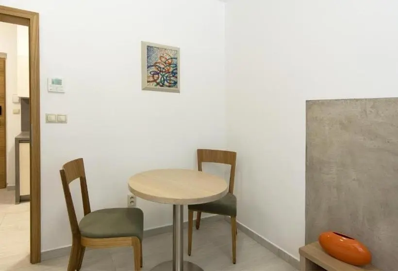 スタンダードシングルルーム, A Restaurace U Stavaře