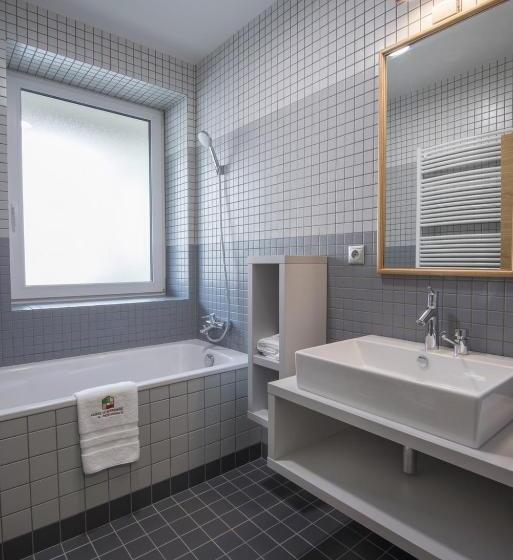 شقة غرفة واحدة, A Restaurace U Stavaře