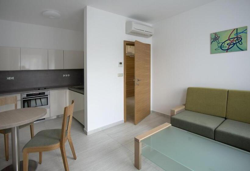 شقة غرفة واحدة, A Restaurace U Stavaře