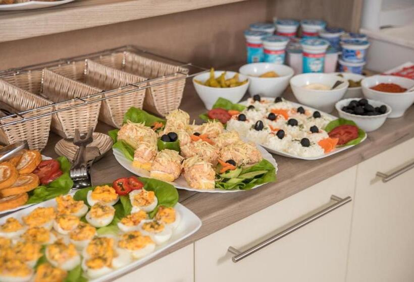 اتاق استاندارد سه نفره, Tehnograd