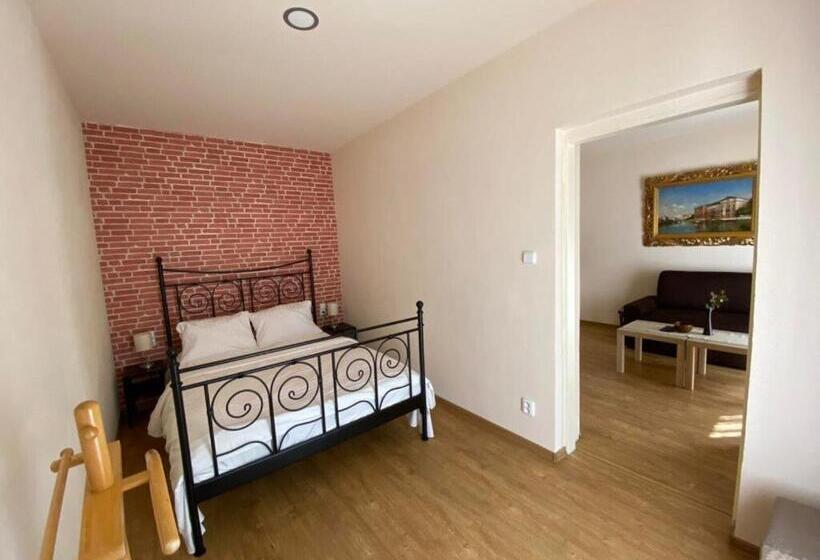 آپارتمان 1 خوابه با تراس, Zámeček Na čeladné