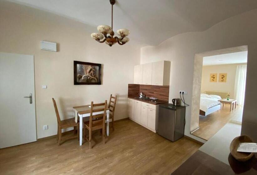 آپارتمان 1 خوابه با تراس, Zámeček Na čeladné