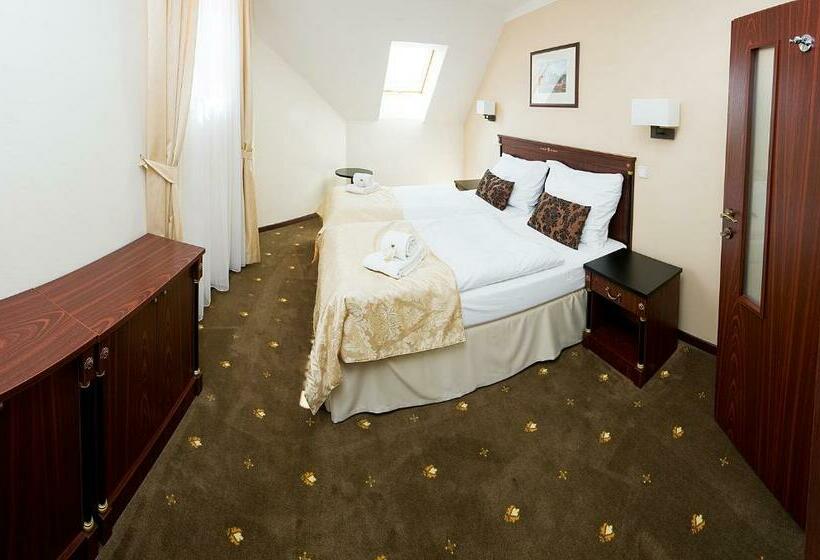 Полулюкс Дюплекс, & Apartments U černého Orla