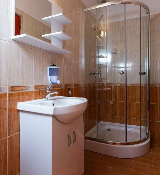 استودیوی استاندارد, Erika Vendégház