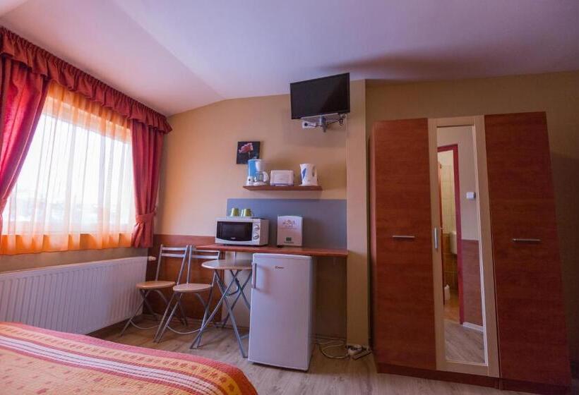 اتاق لوکس سه تخته, Erika Vendégház