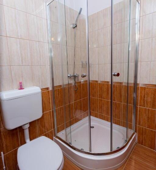 اتاق لوکس سه تخته, Erika Vendégház