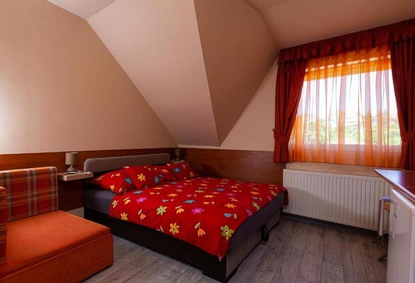 اتاق لوکس سه تخته, Erika Vendégház