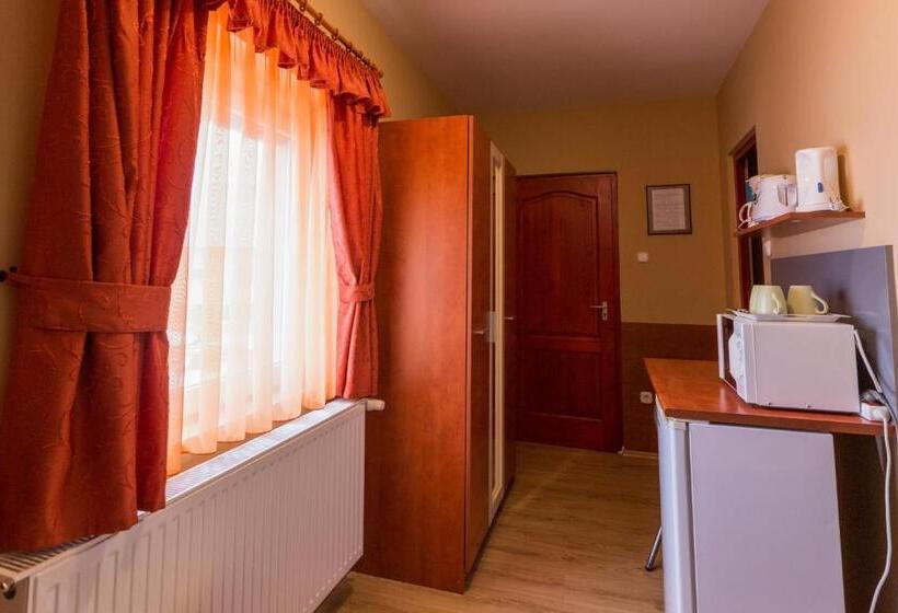 اتاق استاندارد سه نفره, Erika Vendégház