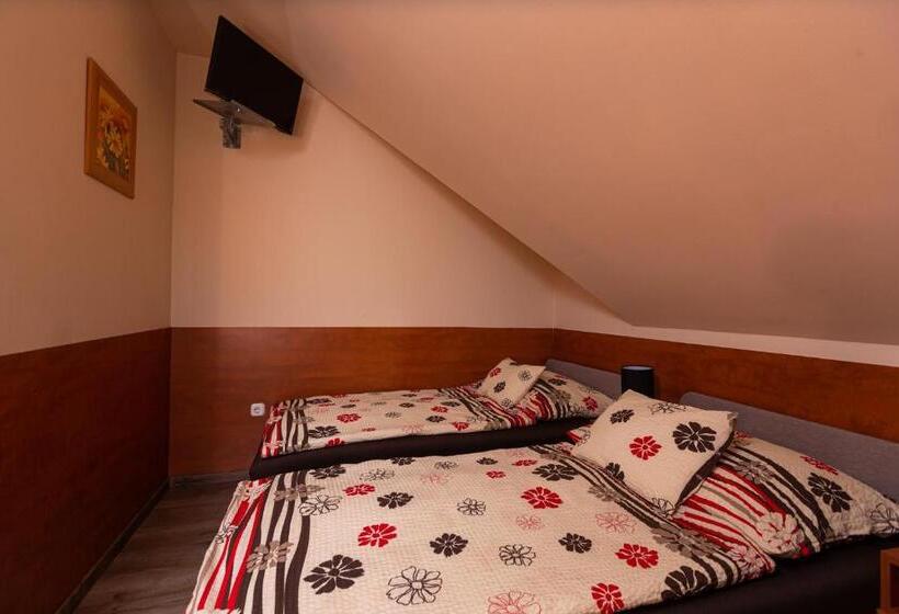 اتاق استاندارد سه نفره, Erika Vendégház