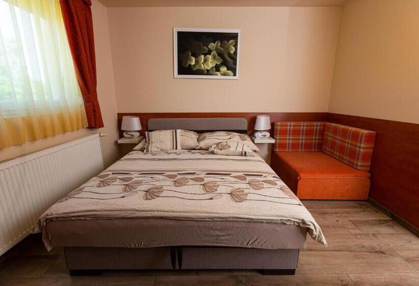 اتاق استاندارد سه نفره, Erika Vendégház