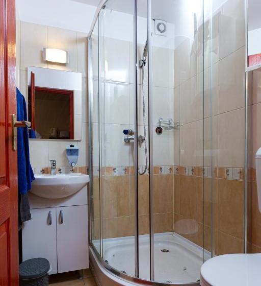 اتاق استاندارد سه نفره, Erika Vendégház