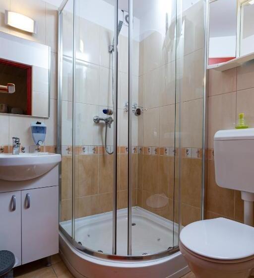 اتاق لوکس سه تخته, Erika Vendégház