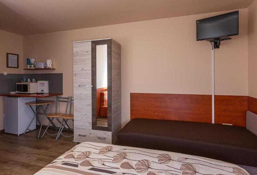 اتاق لوکس سه تخته, Erika Vendégház