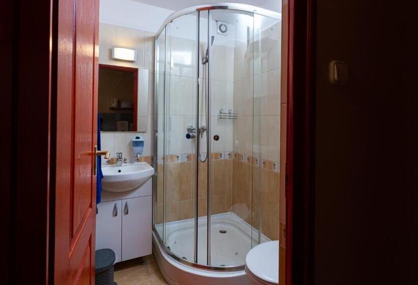 اتاق لوکس سه تخته, Erika Vendégház