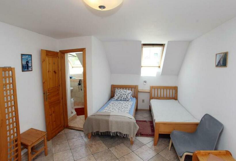 חדר סטנדרט, Family