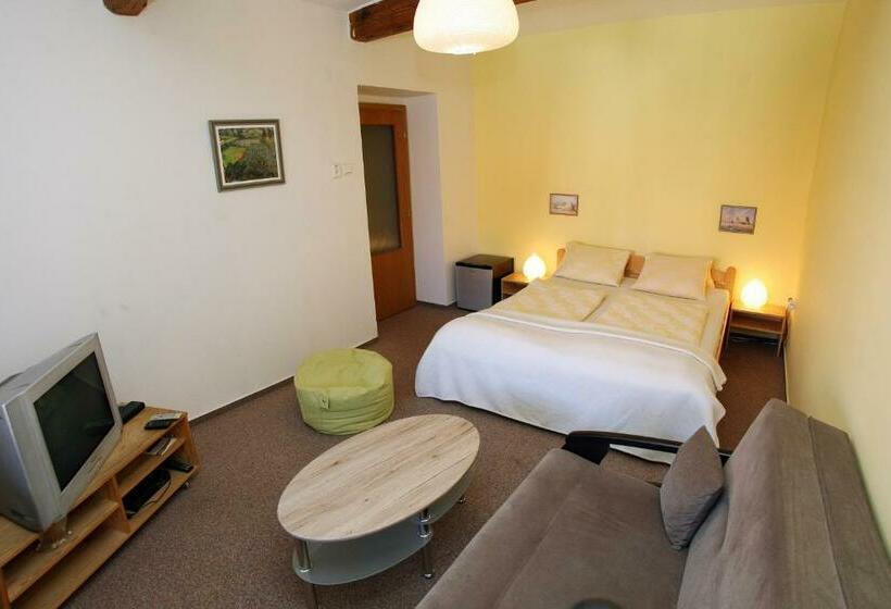 חדר סטנדרט, Family