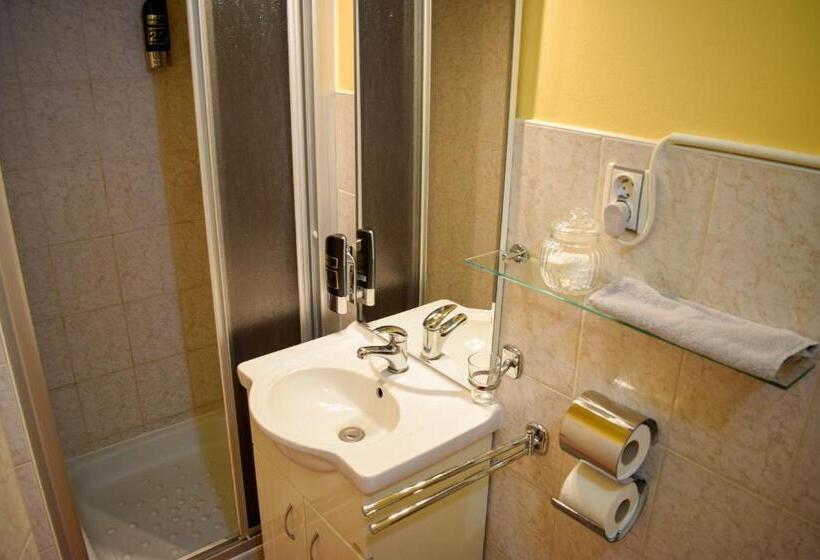 غرفة قياسية رباعية, Penzion Rak