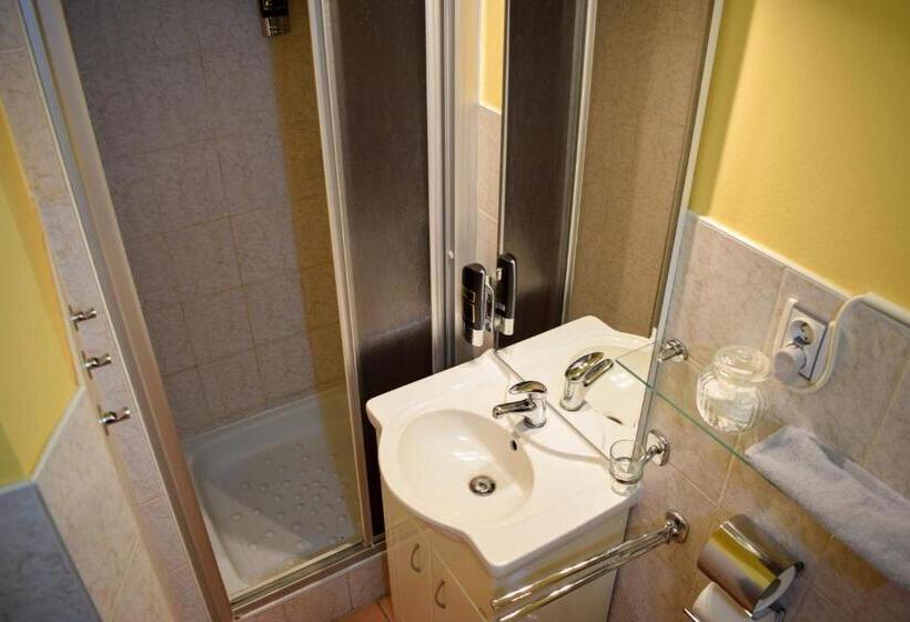 غرفة قياسية رباعية, Penzion Rak