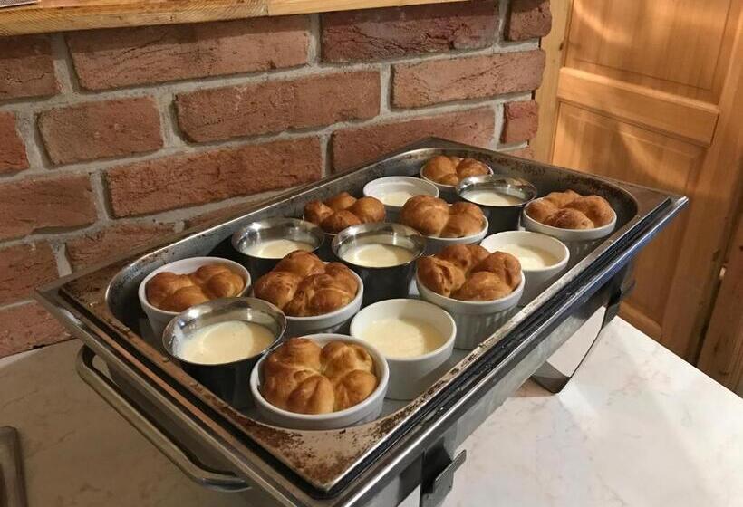 חדר סטנדרט נוף לגינה, Pension Aura špičák, Některé Pokoje Se Saunou