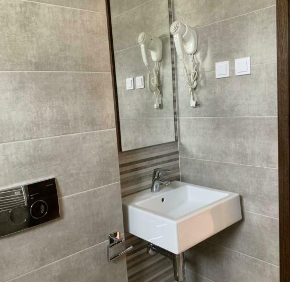 اتاق استاندارد, Pierina