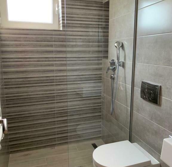 سوئیت با تخت بزرگ, Pierina