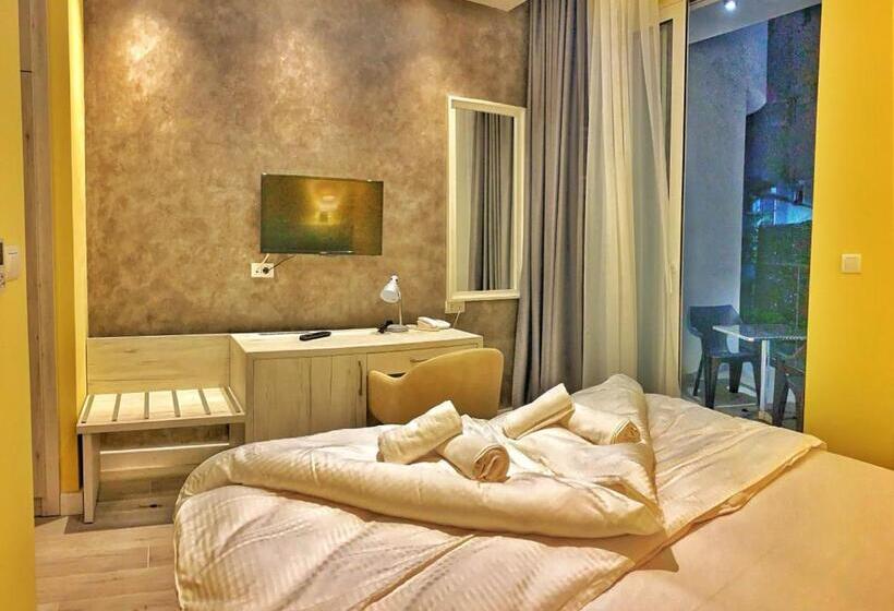 اتاق اساندارد با چشمانداز جانبی به دریا, Pierina