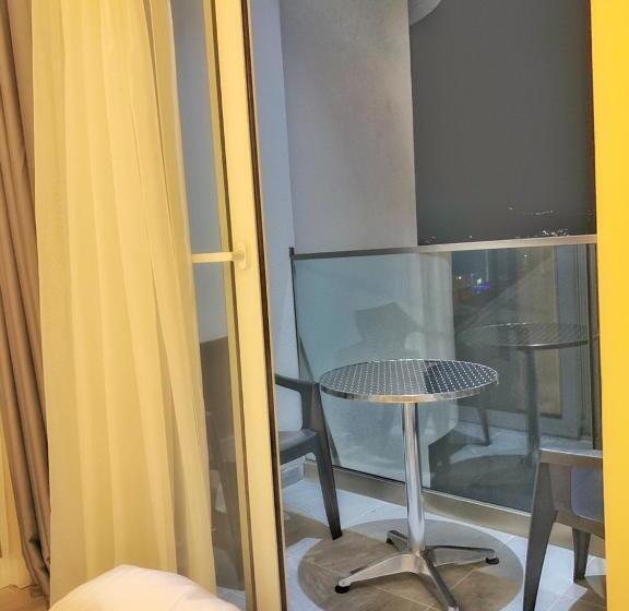 اتاق اساندارد با چشمانداز جانبی به دریا, Pierina