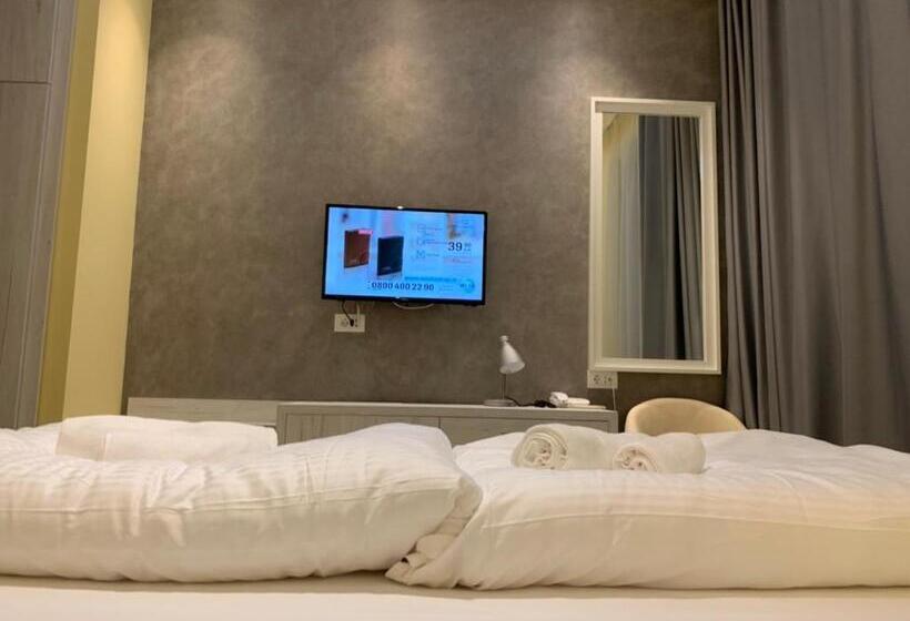 اتاق اساندارد با چشمانداز جانبی به دریا, Pierina