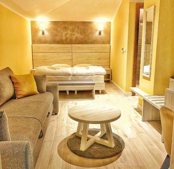 اتاق سوپریور, Pierina