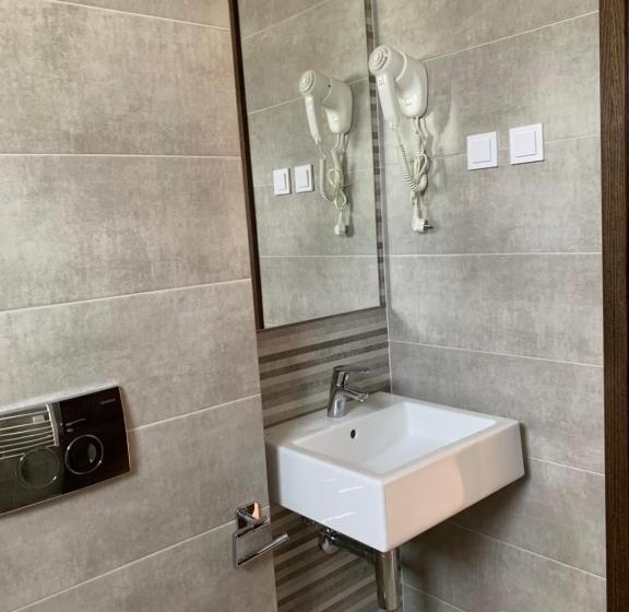 اتاق سوپریور, Pierina