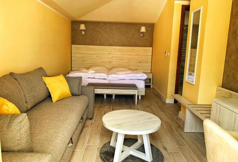 اتاق سوپریور, Pierina