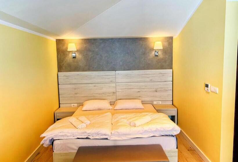 اتاق سوپریور, Pierina