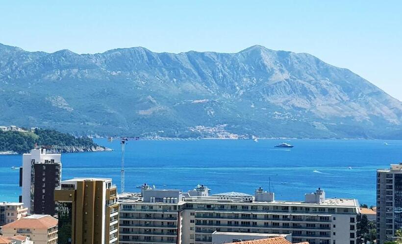 سوئیت با تخت بزرگ, Pierina