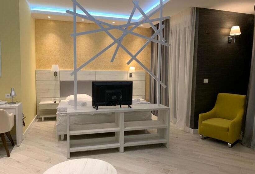 سوئیت با تخت بزرگ, Pierina